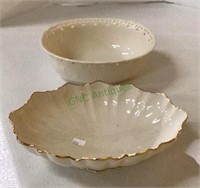 Lot of bowls includes an oval shaped gold lip