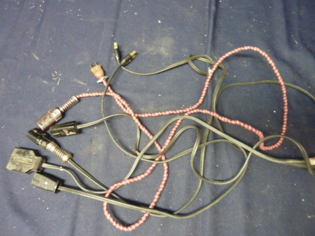 ASSORTED VINTAGE APPLIANCE CORDS