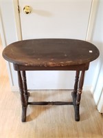 SOLID ANTIQUE OVAL TOP TABLE 30X17.5X27 INCHES