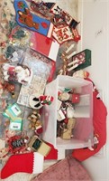 819 - LARGE LOT OF HOLIDAY DECORATIONS
