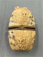 Ivory pill box, Boîte à pilules en ivoire 3" H