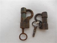 lot of 2 P shaped locks w/ keys