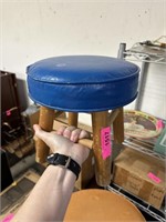 SMALL BARSTOOL