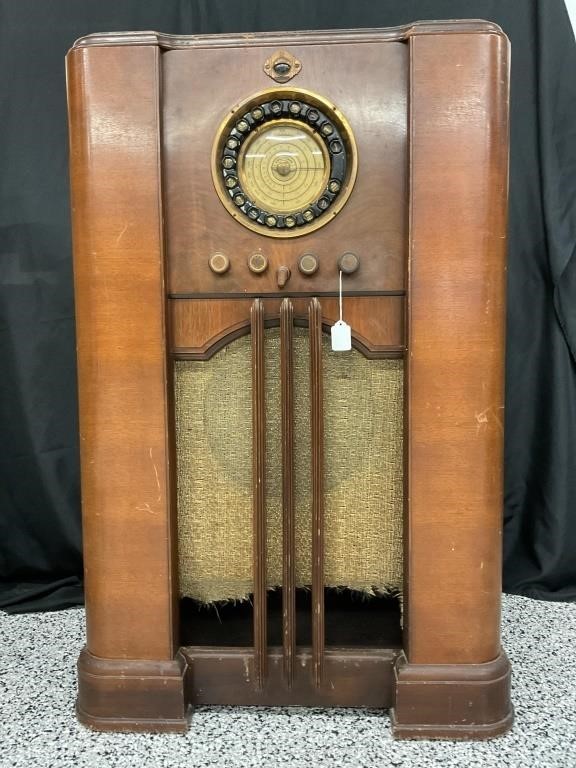 TRUETONE MODEL D-697 FLOOR MODEL RADIO SERIES A2