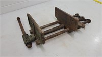 Bench vise