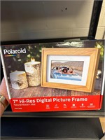 POLAROID 7in Hi-Res Digital Picture Frame