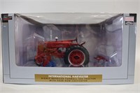 IH MCCORMICK FARMALL 400 TRACTOR WITH FOUR ROW