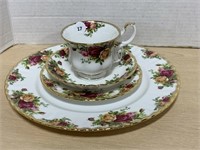 Royal Albert Old Country Roses 4pc Setting