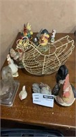 1 lot mixed roster and chicken decor./ 1-