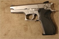 Smith & Wesson  Model 5906 Semi Auto Pistol (9mm)