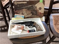 CROSMAN MODEL 38T / .177   6 SHOT  PELLET GUN