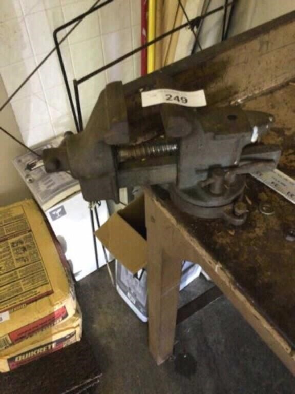 Bench vise 4 in