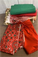 VTG Christmas Tablecloths & Fabric
