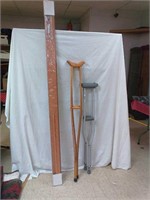 Unopened folding door, 2 sets of crutches