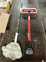 1 LOT: (1) LIBMAN MOP & (1) 64-IN SILICONE SNOW
