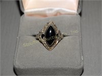 925 Ladies ring Onyx stone size 7 1/2 .160 oz.