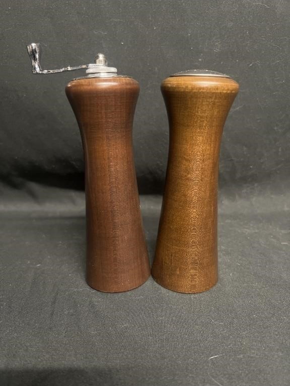 Vintage Wood salt, and pepper shaker