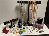 VTG JEWELRY! Beautiful Assortment!