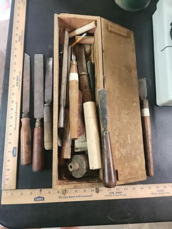 Box of lathe knives