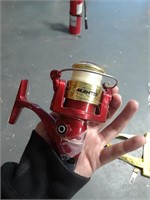 FISHING REEL WITH LINE