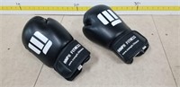 pr of 10oz sparing gloves