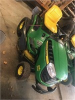 John Deere D130 Riding Lawn Mower