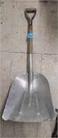 Aluminum snow shovel