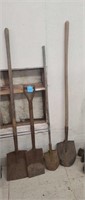 4 garden shovels