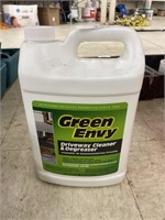 GREEN ENVY DRIVEWAY CLEANER - NEW