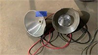 2 heat lamps