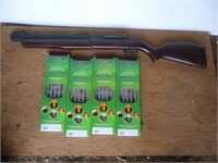 Livestock dart gun with 4 new boxes of darts