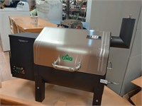 NEW GMG pellet smoker with extras