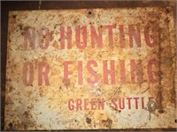 No hunting or fishing metal sign