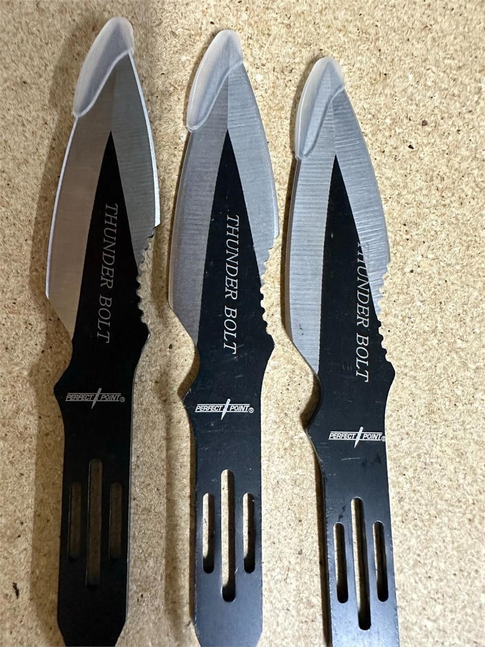 3 THROWING KNIVES