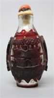 CHINESE CARVED OVERLAY GLASS SNUFF BOTTLE
