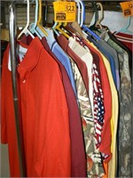 GROUP OF MEN'S XL AND XXL JACKETS AND SHIRTS