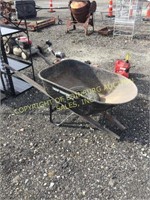 BLACK TRUE TEMPER WHEELBARROW