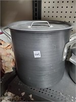 Commercial Grade Pot w/ Lid and Vtg. Magnalite