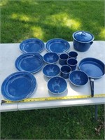 Enamelware blue speckled pot with lid 4 plates