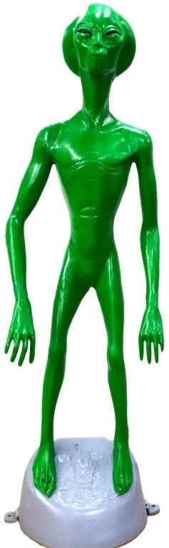 Cast aluminum 65x20x15 green alien figure