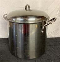 C6) stainless stock pot. It is either a 10 or 12