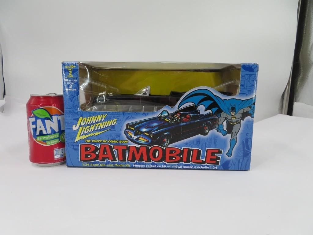 Batmobile , voiture die cast 1:24 Jonnhy