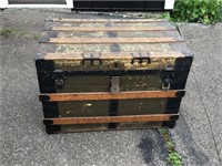 ANTIQUE LIFT TOP STEAMER TRUNK WITH TRAY INSIDE
