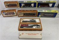 8 pcs,HO Scale,Tyco,AHM RR cars in boxes