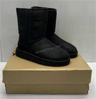 Sz 6 Ladies UGG Classic Boots - NEW $245