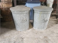 2 heavy duty galvanized trash cans - US 1960