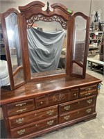 Singer Chest of drawers with mirror