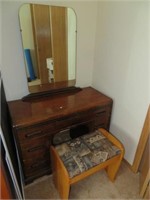 Make-up Dresser w/bench