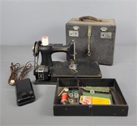 Vtg Singer Featherweight Af37547 Sewing Machine