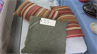 SET OF 3 PILLOWS